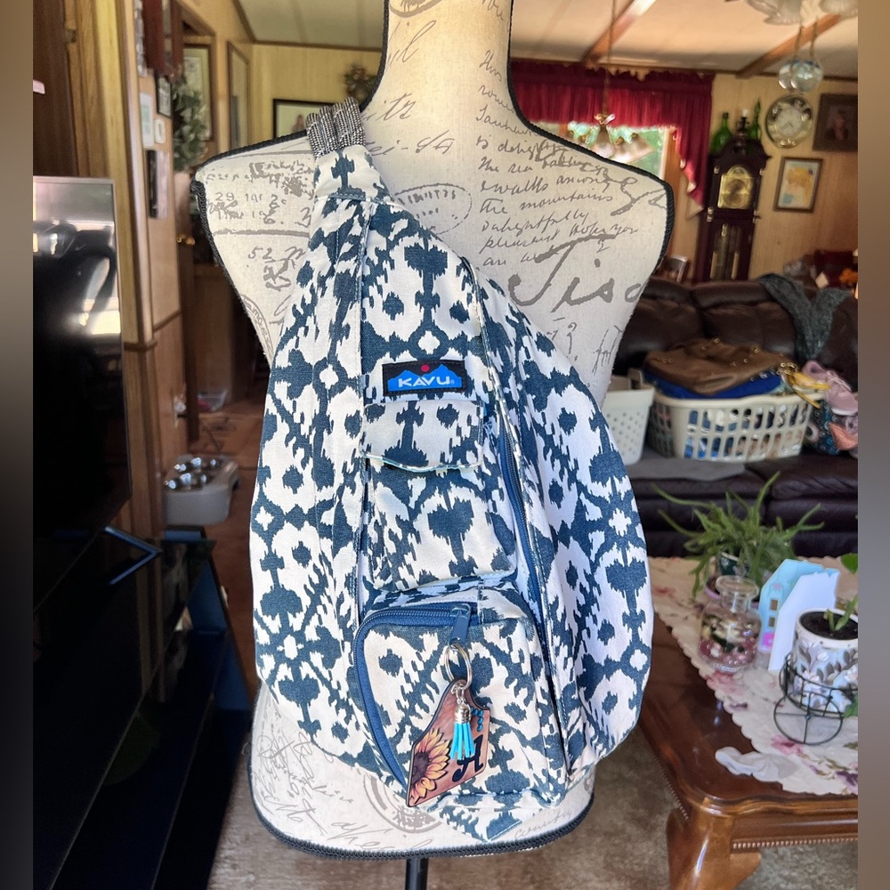 KAVU Original Rope Bag Sling Pack with Adjustable Rope Shoulder Strap.